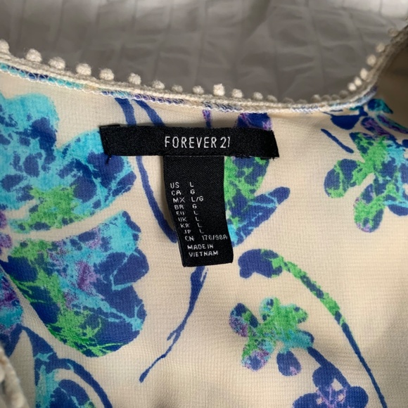 Ladies top - Picture 2 of 3